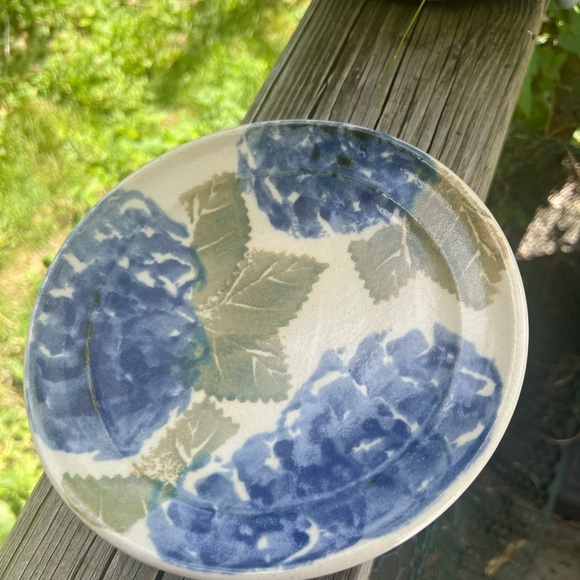 Cape Cod Chatham Pottery Hydrangea Plate 8” Width X 1.5” Height - Picture 5 of 16